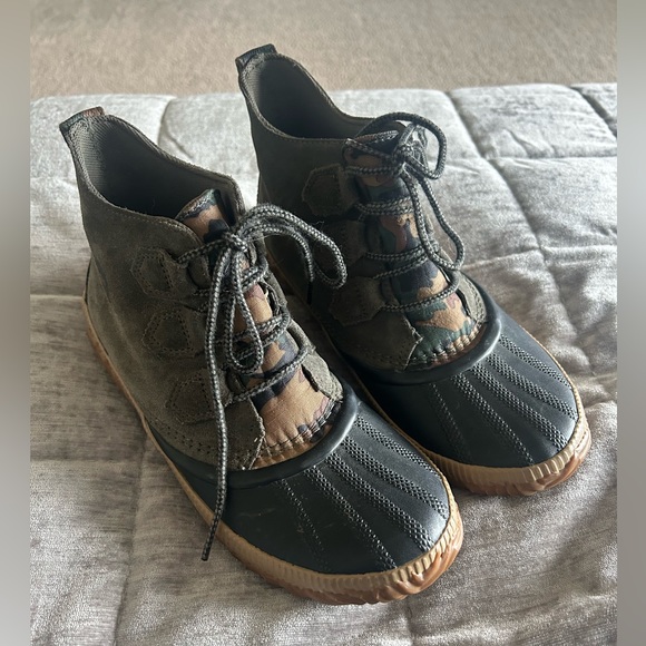 SOREL Camo Ankle Booties 100% waterproof size 9 EUC - Picture 2 of 9